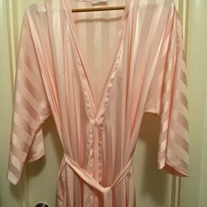Silky cute bathrobe XXL, breathable and elegant.
